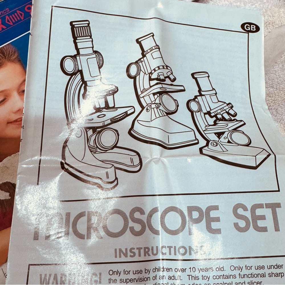Vintage Microscope Set with Light & Projector - Picture 6 of 9